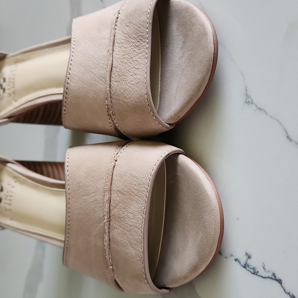 NEW Vince Camuto Jafrenta Leather Ankle Strap Heeled Sandal Size 8 - Picture 6 of 9